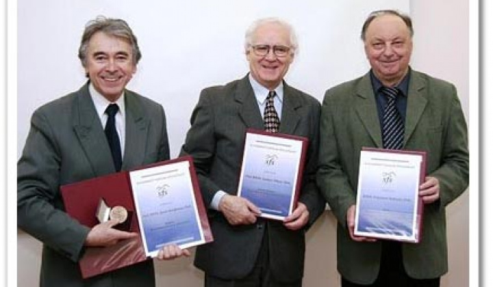 Fotka - Prof. RNDr. Jozef Tiňo, DrSc.
